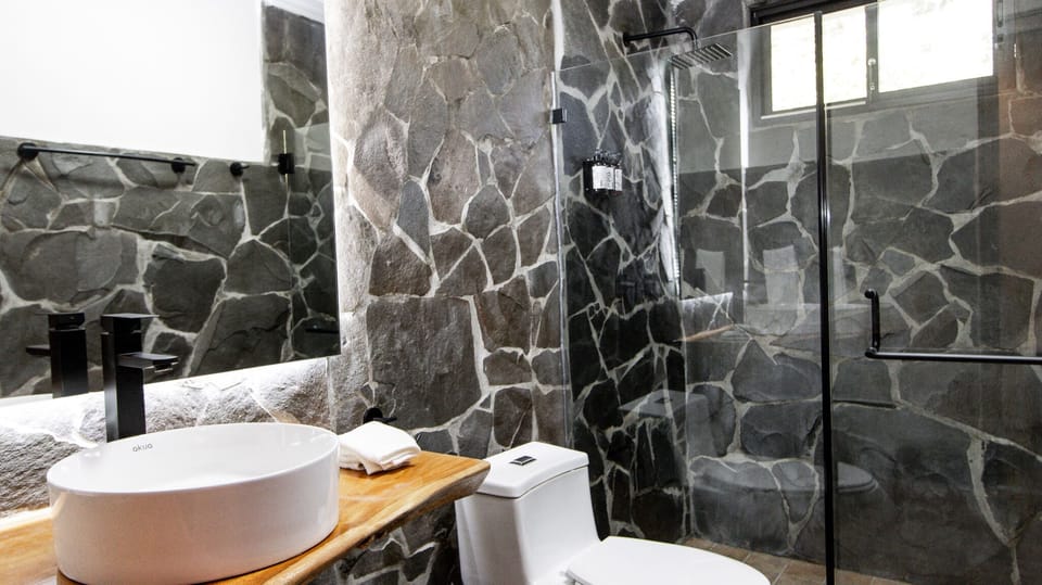 Family Double or Twin Room | Bathroom | Towels
