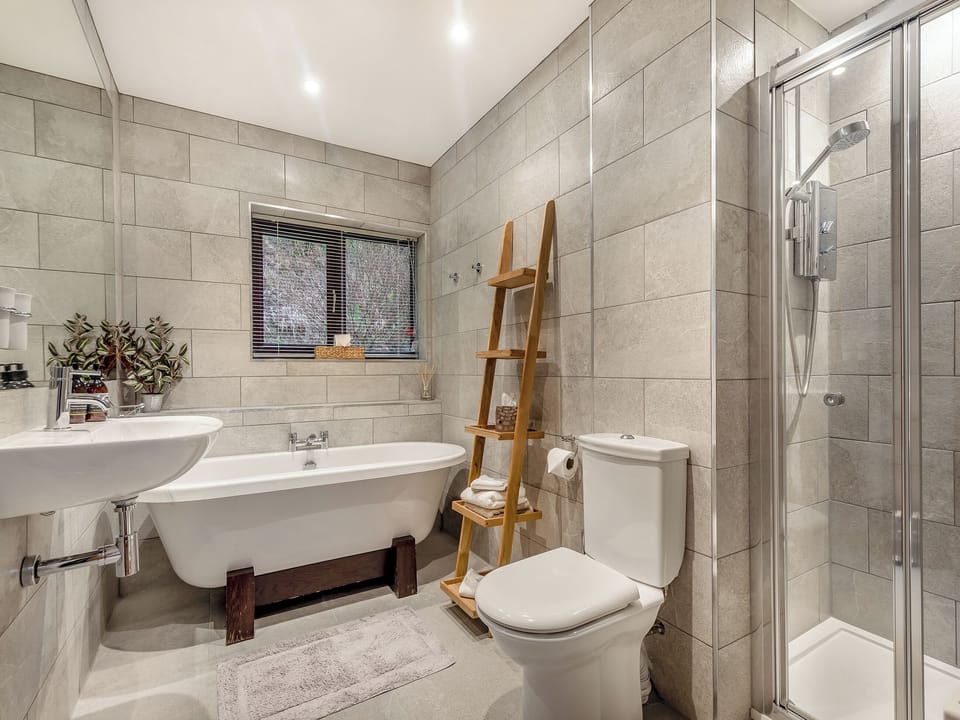 Bathroom | The Holly Trees- Holly Tree Lodge - The Holly Trees, Kilmun, near Dunoon
