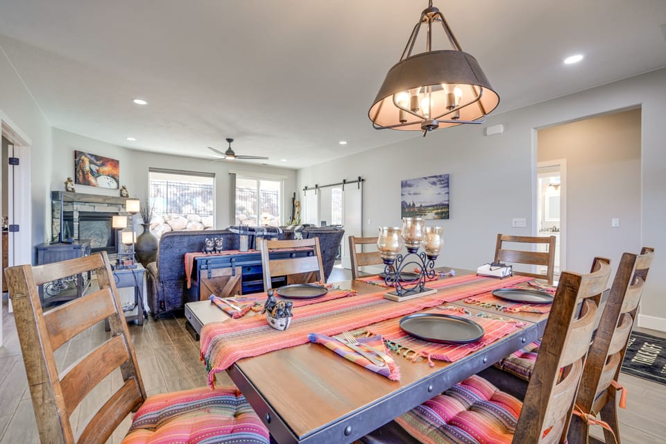 Dining Area | Dishware & Flatware Provided