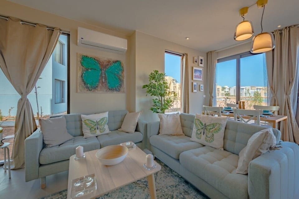 Basic Apartment | Living area