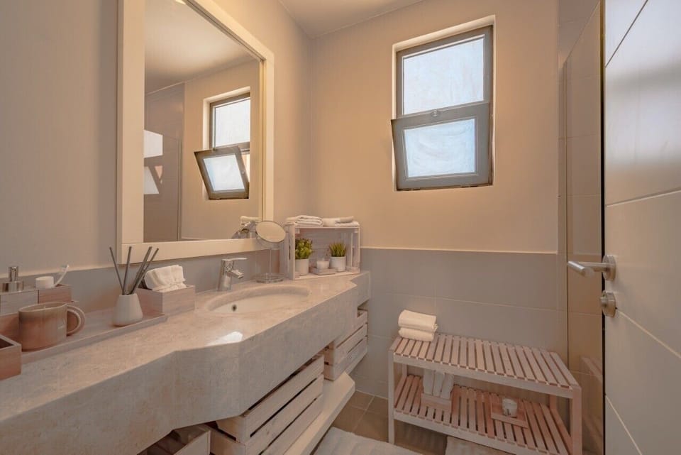 Basic Apartment | Bathroom