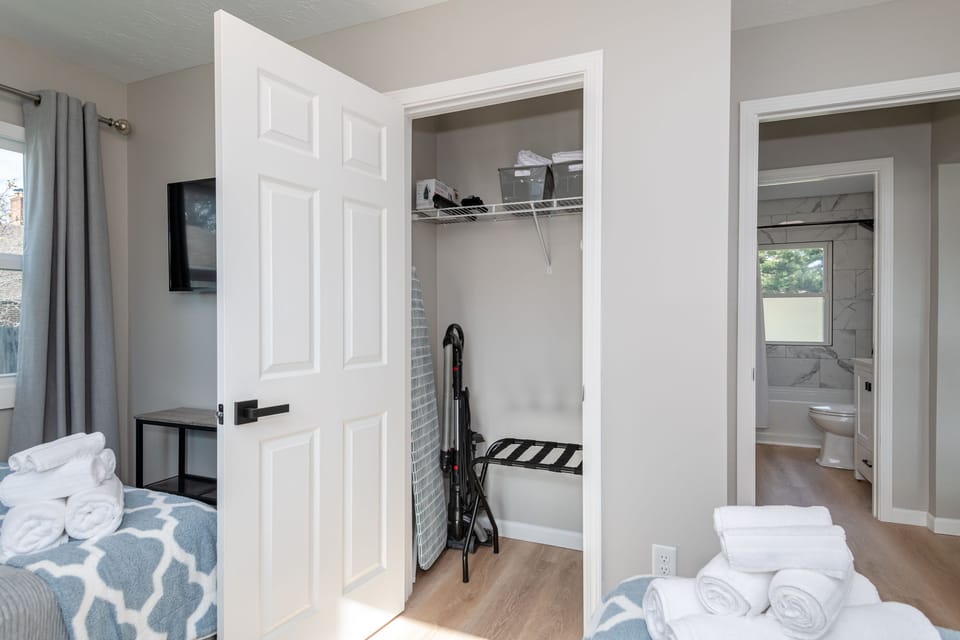 Spacious closet space ensures you can store your belongings with ease.