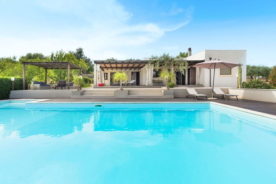 Autumn, Balcony / Terrace / Patio, Building Exterior, Outdoor, Pool, Spring, Summer