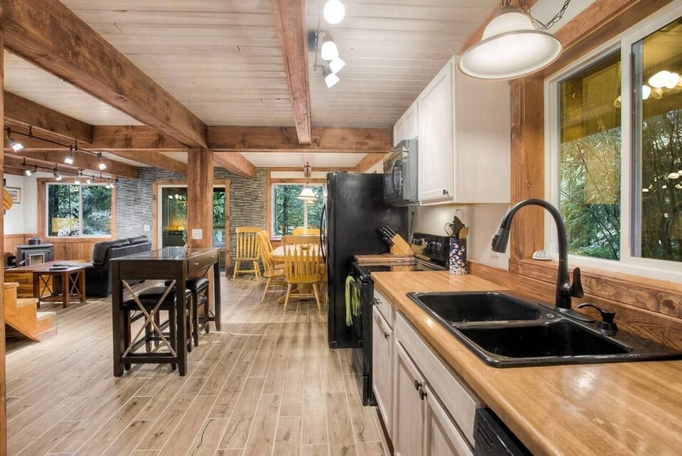 Fully equipped kitchen complete with dishwasher, full-sized fridge, and stove/oven