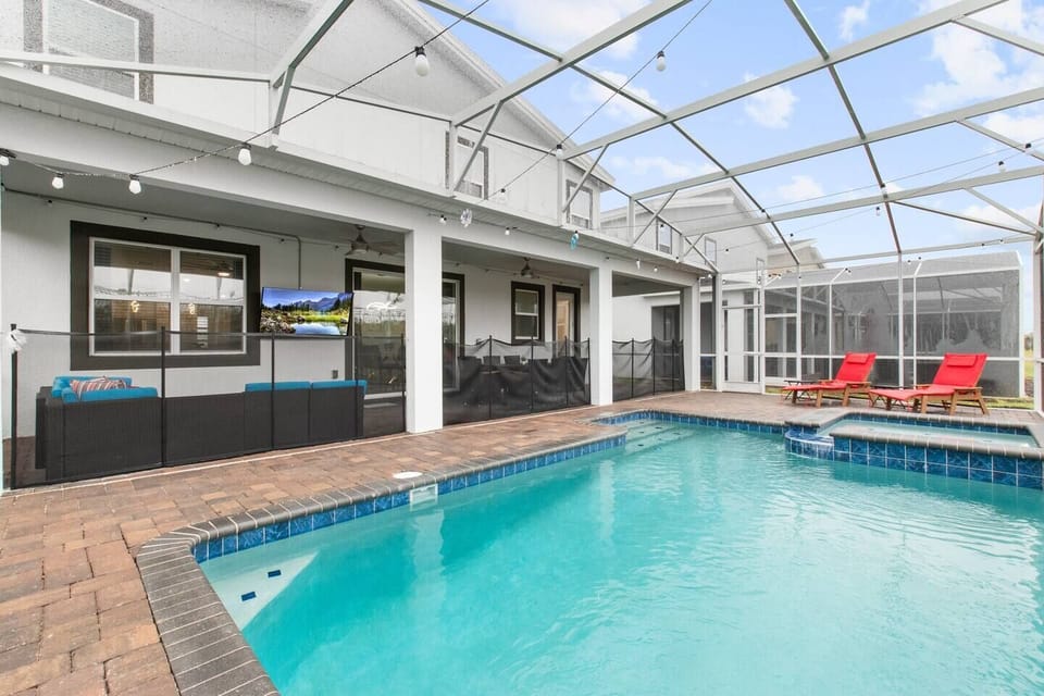 Pool and Spa with free heating year around 