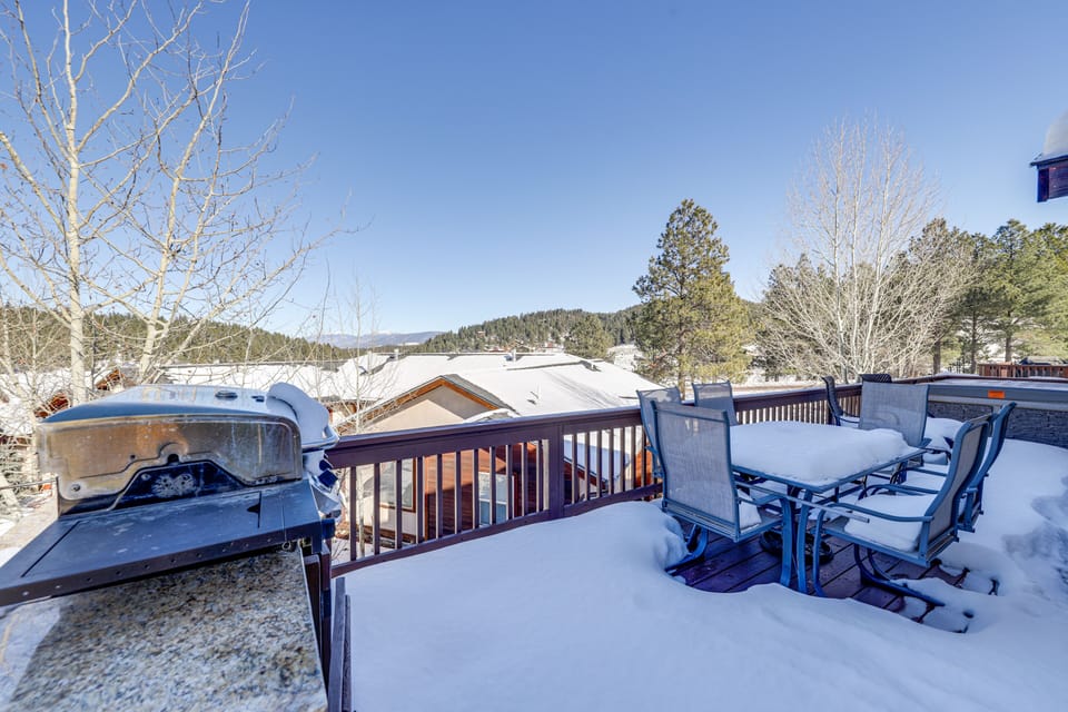 Back Porch | Mountain View | Gas Grill | Outdoor Dining Area | Hot Tub