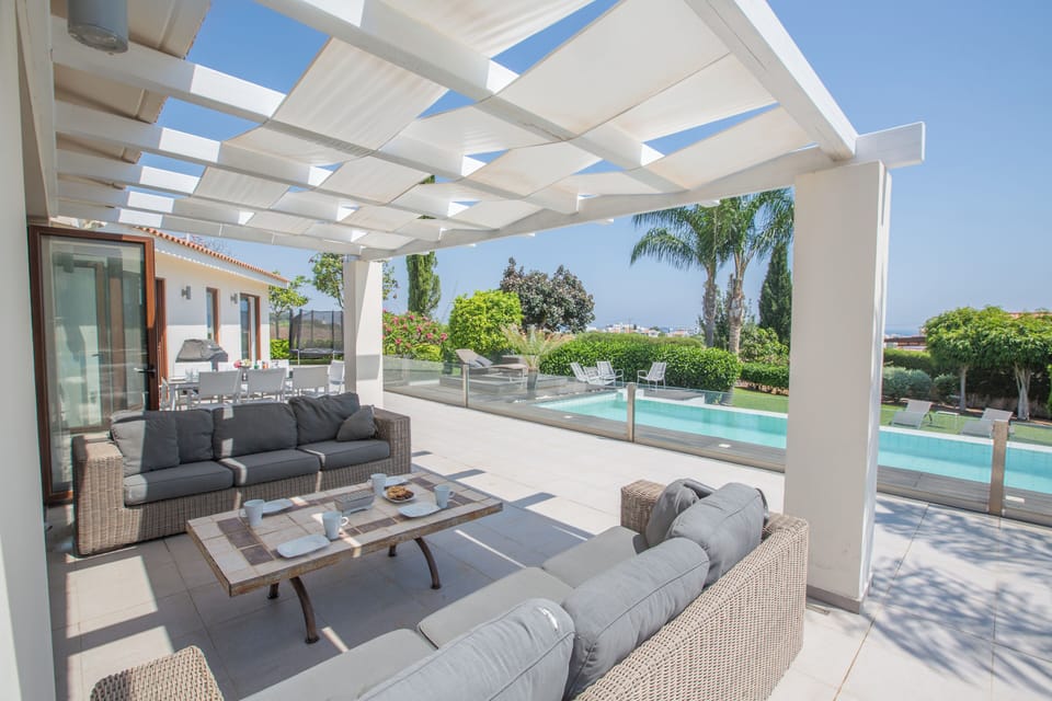 Villa, 4 Bedrooms, Private Pool, Garden View | Outdoor dining