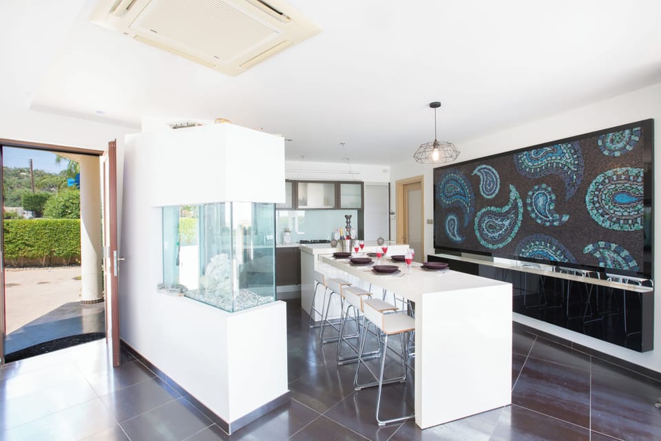 Villa, 4 Bedrooms, Private Pool, Garden View | Dining