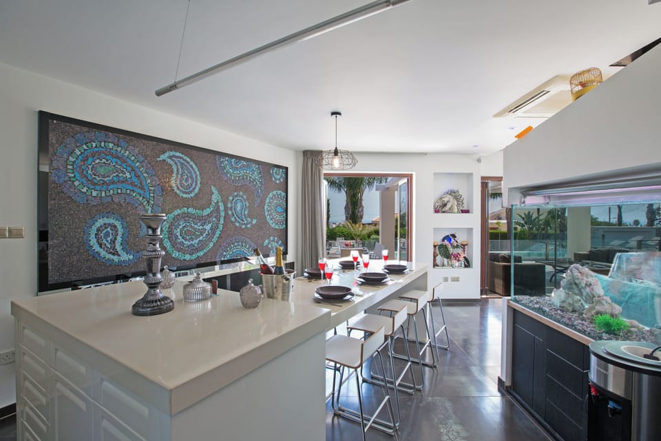 Villa, 4 Bedrooms, Private Pool, Garden View | Dining