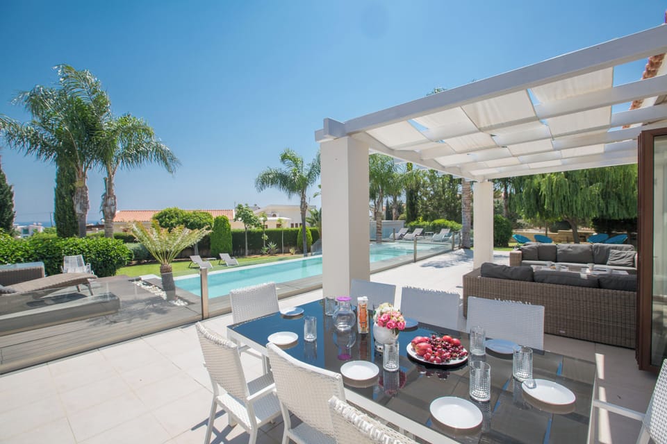 Villa, 4 Bedrooms, Private Pool, Garden View | Outdoor dining