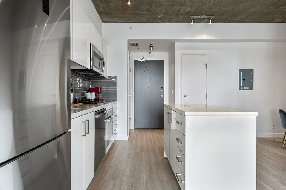 Comfortable, stylish and able to accommodate groups of four (sofa bed). Guests will enjoy a private patio as well as access to the buildings shared amenities. 