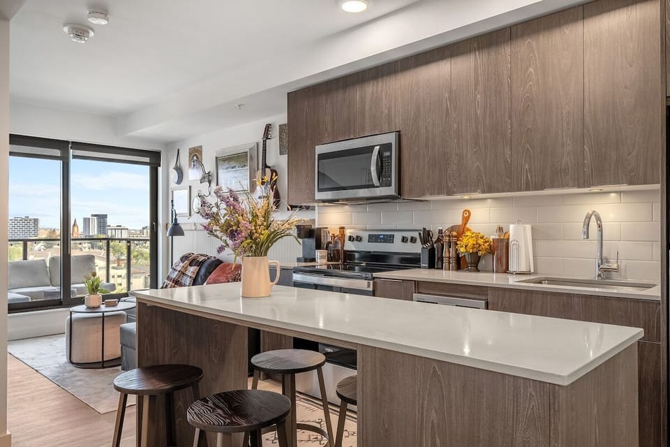 Community Spirit: The Bridgeland-Riverside Community Association is known for its strong sense of community and hosts numerous events throughout the year.