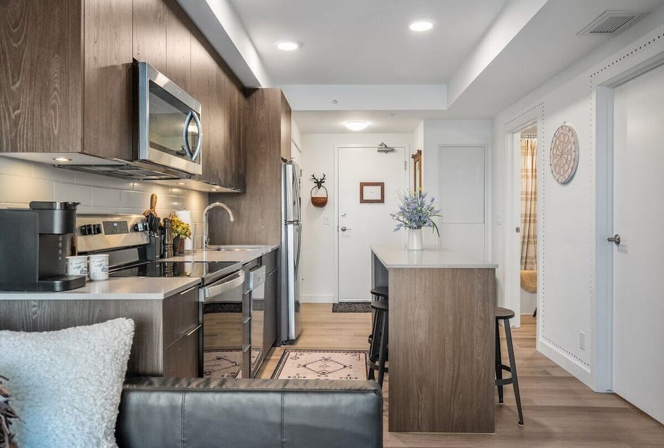 City Lights & Saloon Nights: Revel in the charm of the Old West while enjoying a stunning city view from this cozy Bridgeland condo.