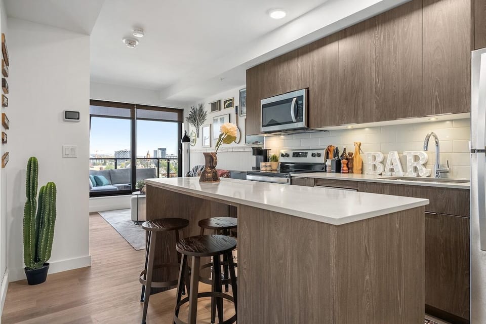 Saddle up for a memorable stay in this charming Bridgeland condo, where you'll enjoy a breathtaking view of the city skyline.