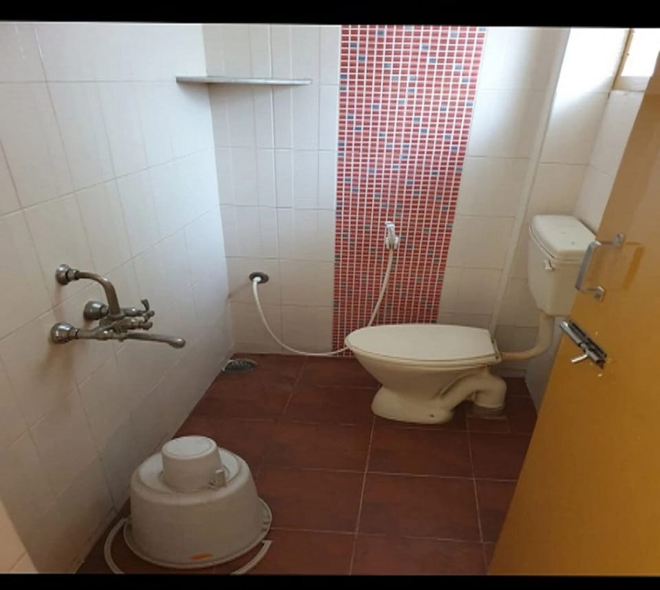 Standard Room | Bathroom | Shower, rainfall showerhead, bathrobes, heated floors