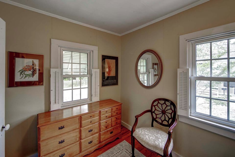 Queen Bedroom 1