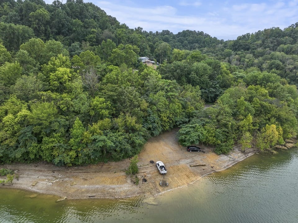 "The views of Center Hill Lake were breathtaking from the porch while we enjoyed our coffee outside. I love the solo stove fire pit and comfortable beds as well. This is a fantastic family getaway!" Scarlett T Nov '23
