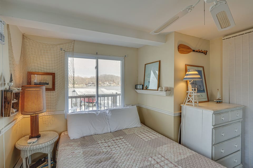 Private Dock: Lake of the Ozarks Hideaway! Cottage in Sunrise Beach