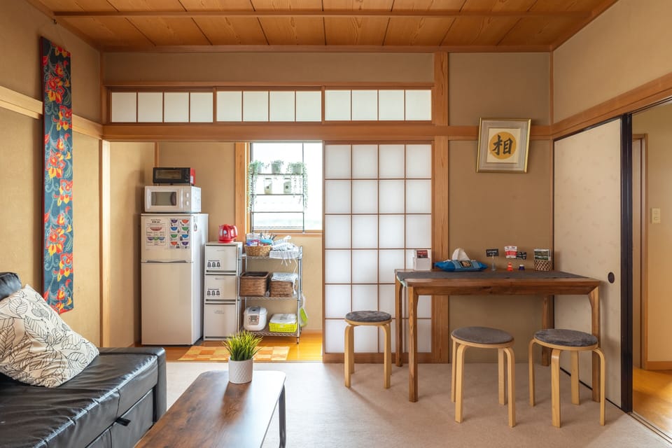 Functional yet charming – this compact setup maximises space without compromising style