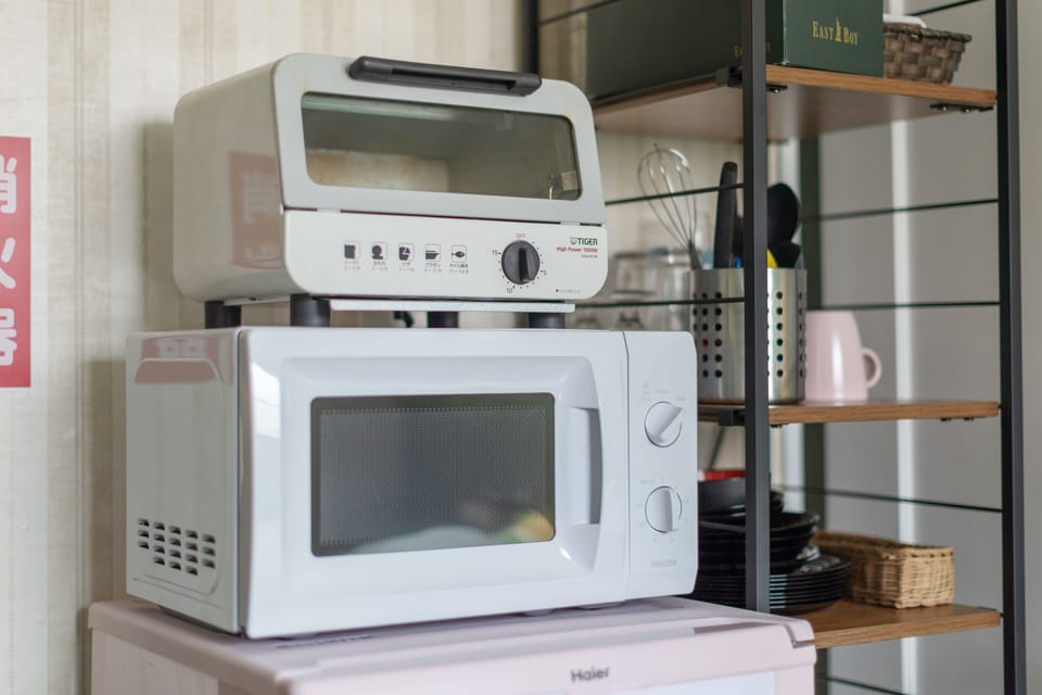 Everything you need for light meals and snacks—right in your room