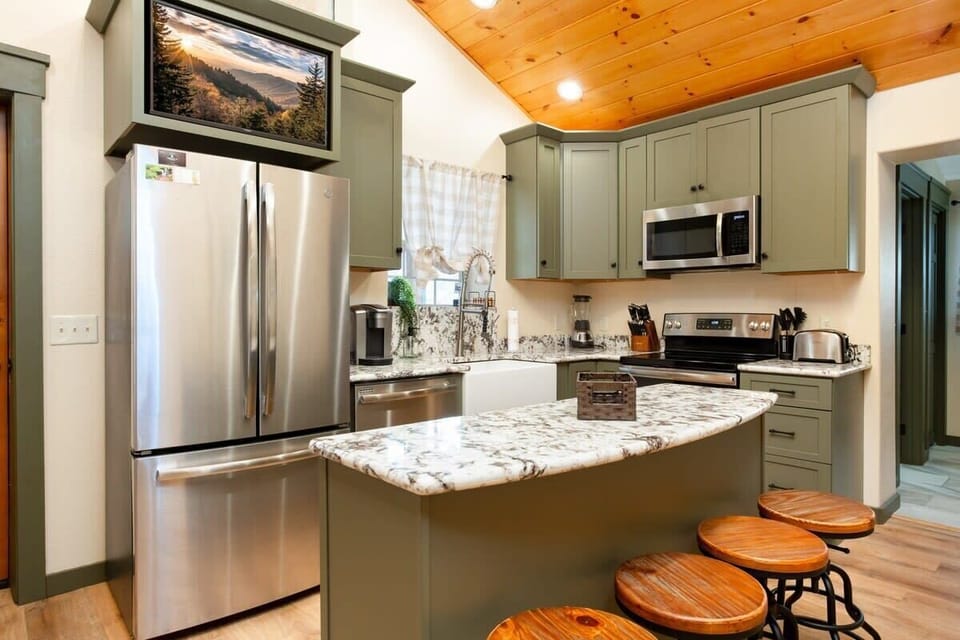Gorgeous Kitchen Complete With Stainless Steel Appliances And Granite Countertops!