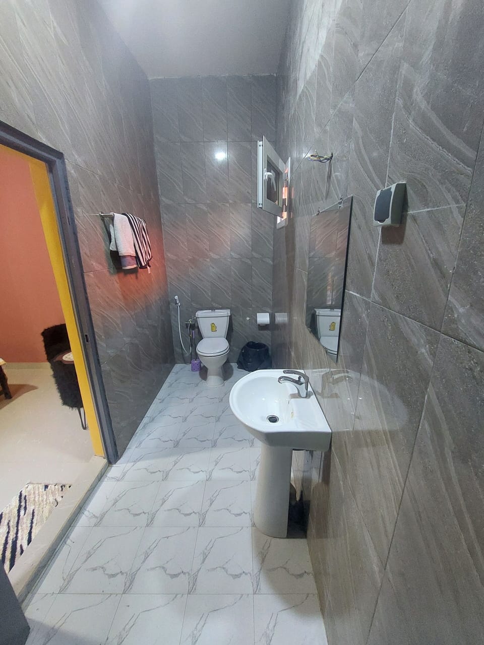 Economy Single Room, Multiple Bedrooms, Non Smoking, Air conditioning | Bathroom