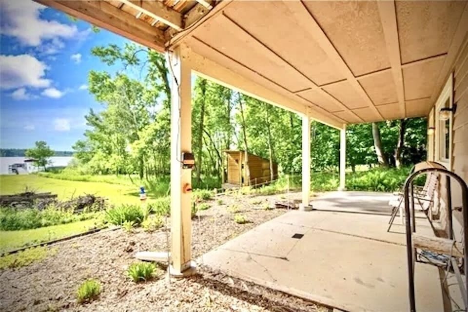 Lower patio area.