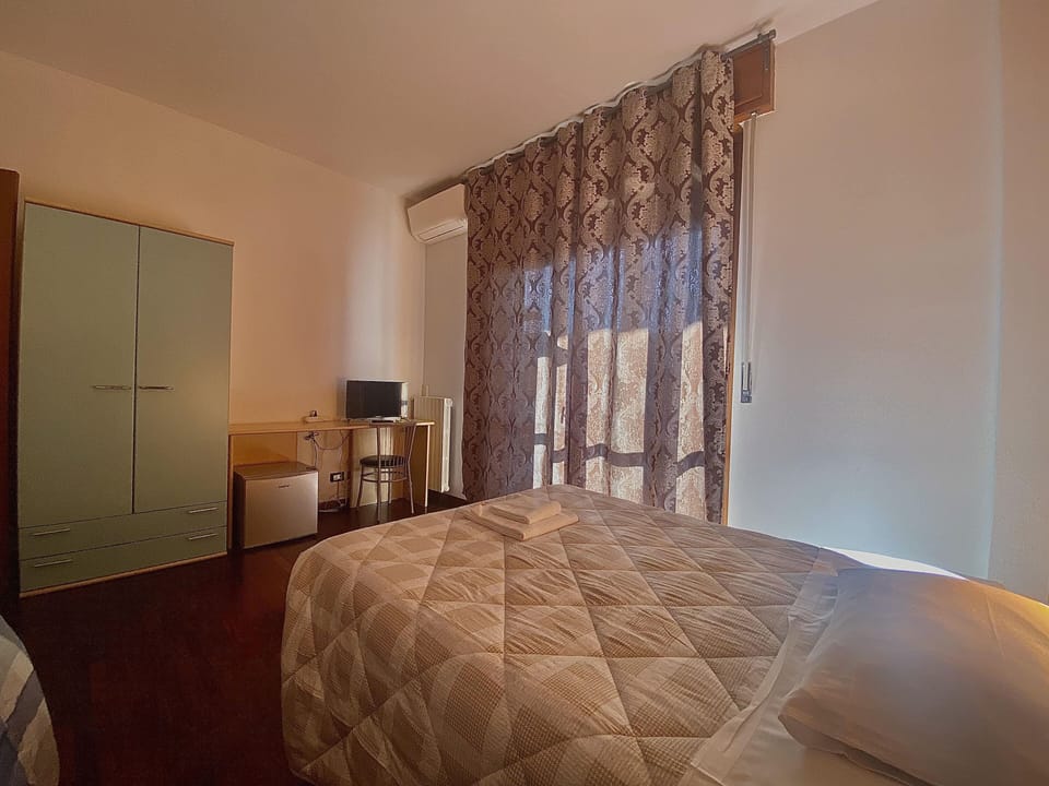 Twin Room | Down comforters, laptop workspace, iron/ironing board, free WiFi