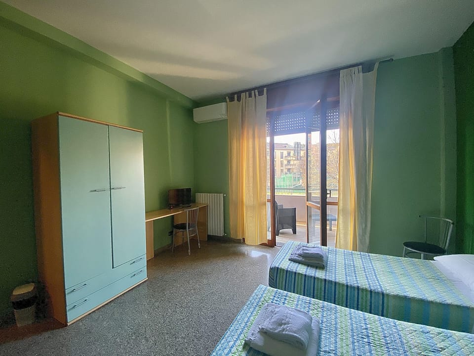 Triple Room | Down comforters, laptop workspace, iron/ironing board, free WiFi