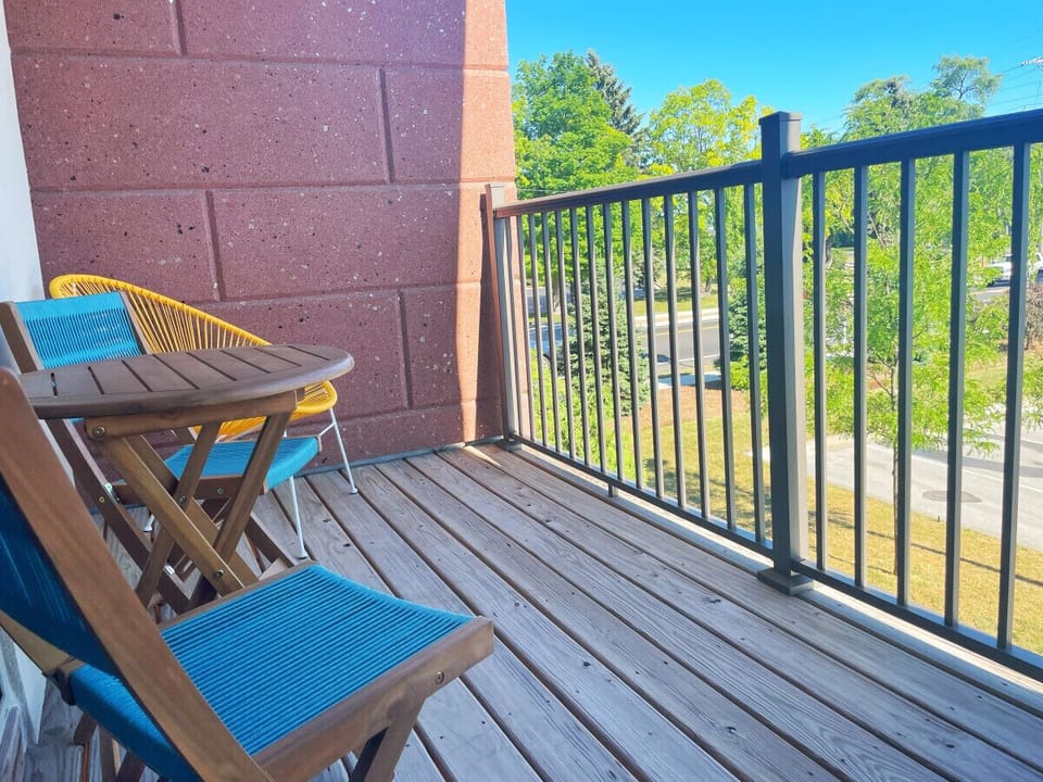 Private balcony to soak up the sunshine ☀️🌳