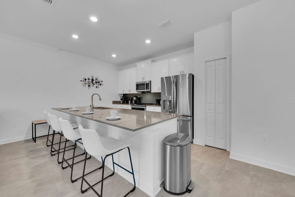 Kitchen island, great for a quick bite