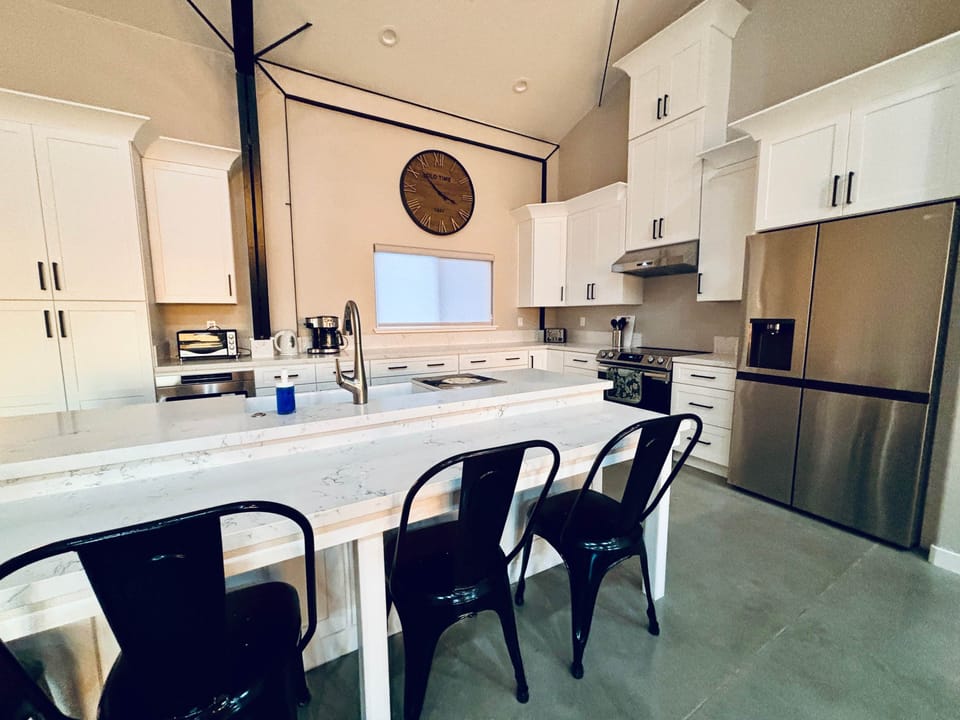 Fully-stocked kitchen w/ under-counter microwave and accessible drawer with dish sets