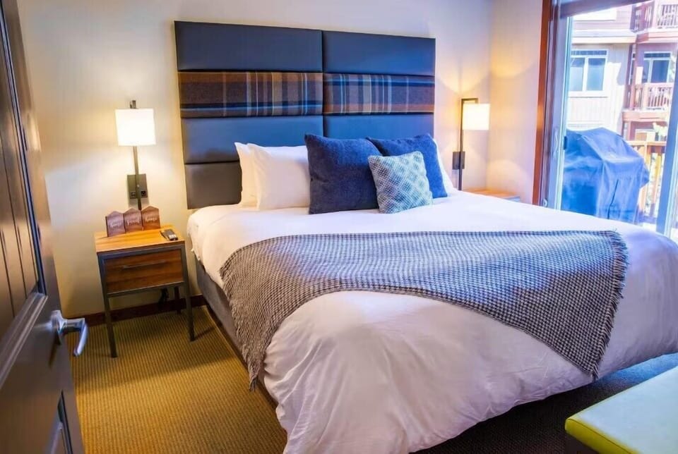 Romantic Suite | Egyptian cotton sheets, premium bedding, down comforters