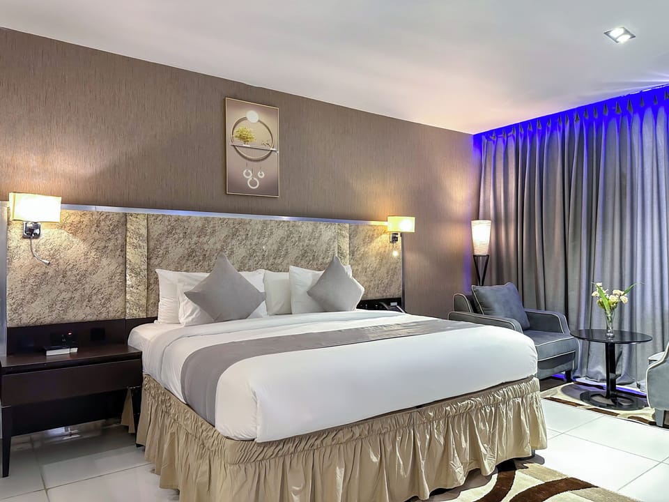Executive Double Room, 1 King Bed | Desk, free WiFi
