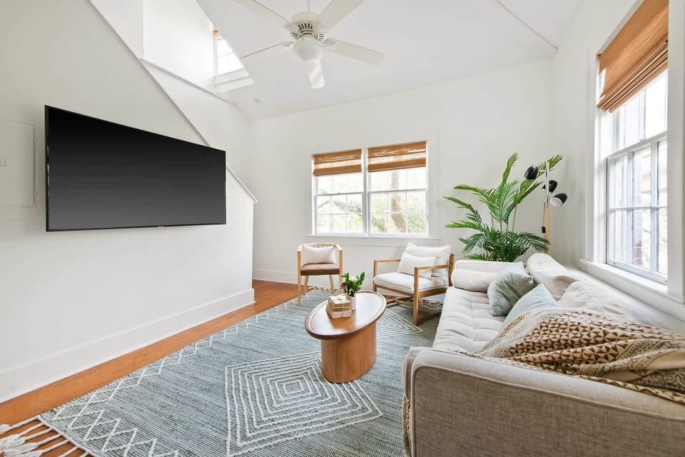 Spacious living room with seating for your entire group!