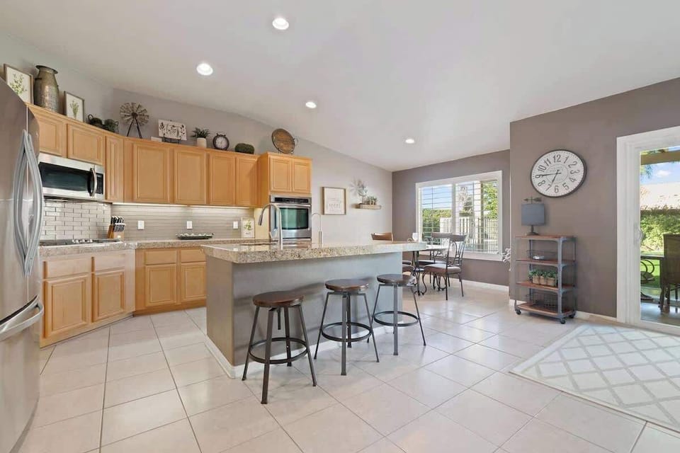 Large kitchen and dining area! 