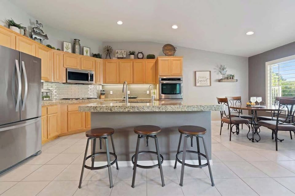 Equipped with all essential cooking tools! 