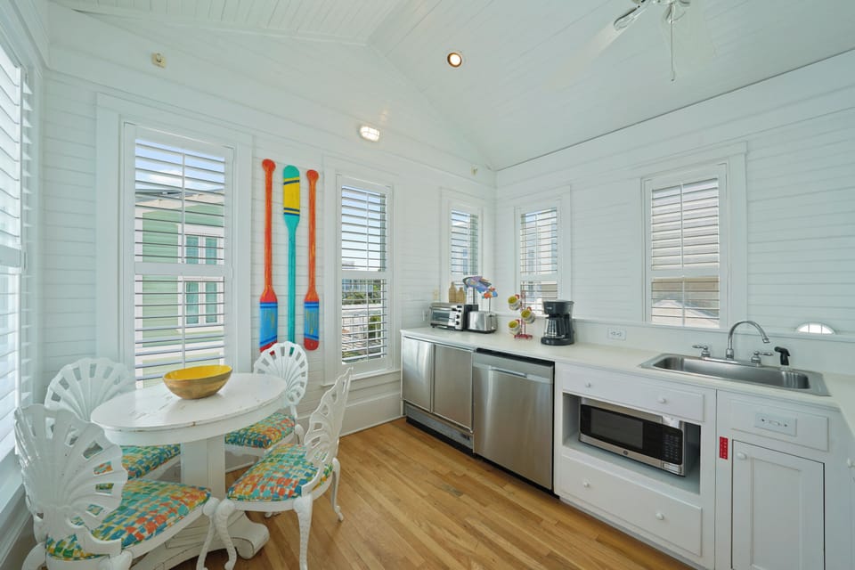 KITCHEN WITH DINING SPACE FOR FOUR