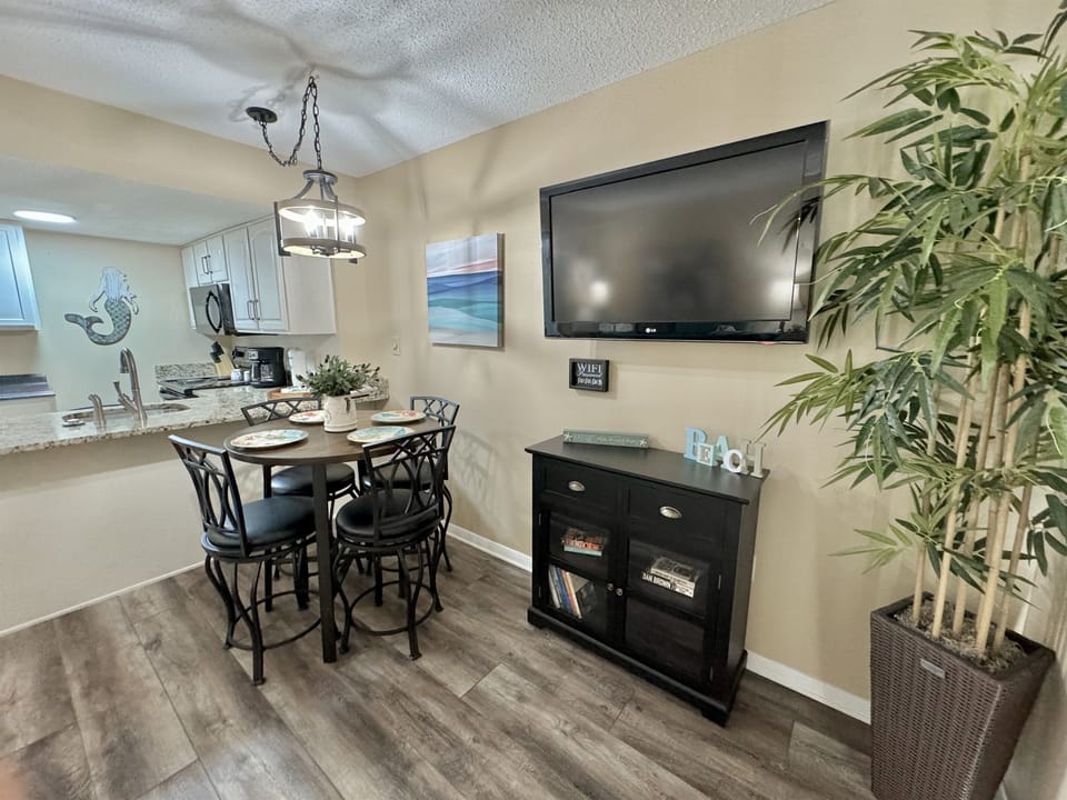 Dining / TV