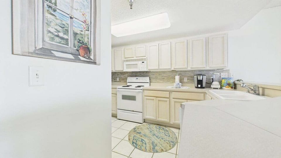 Full kitchen