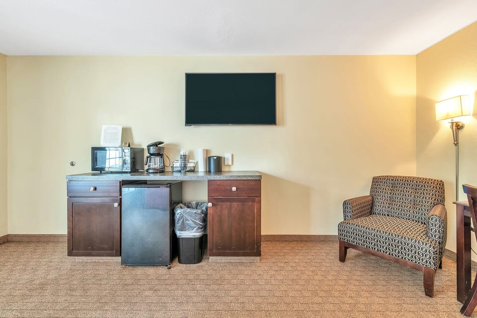 homes near beachfront in Kelleys Island