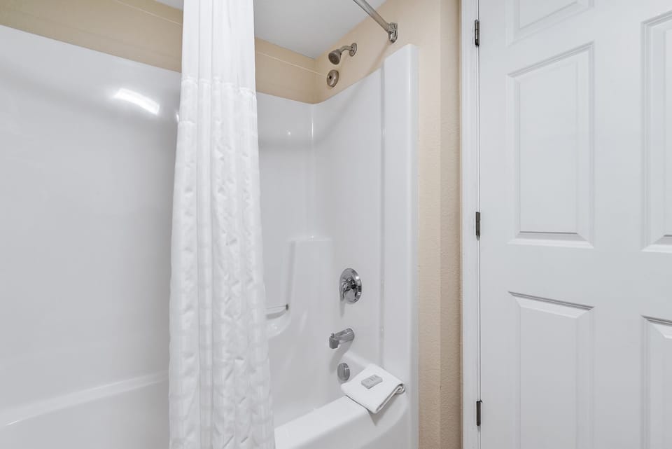 bath tub at Kelleys