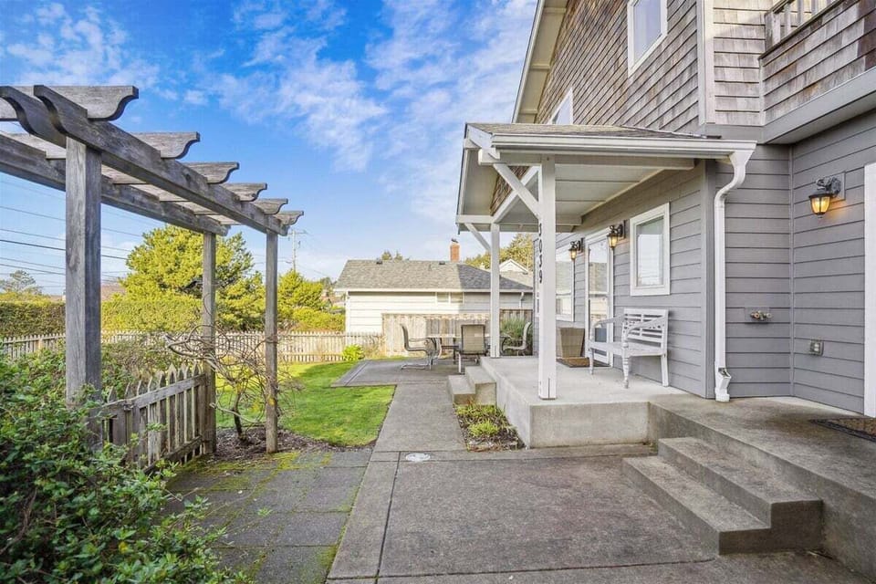 Front porch at Holiday House