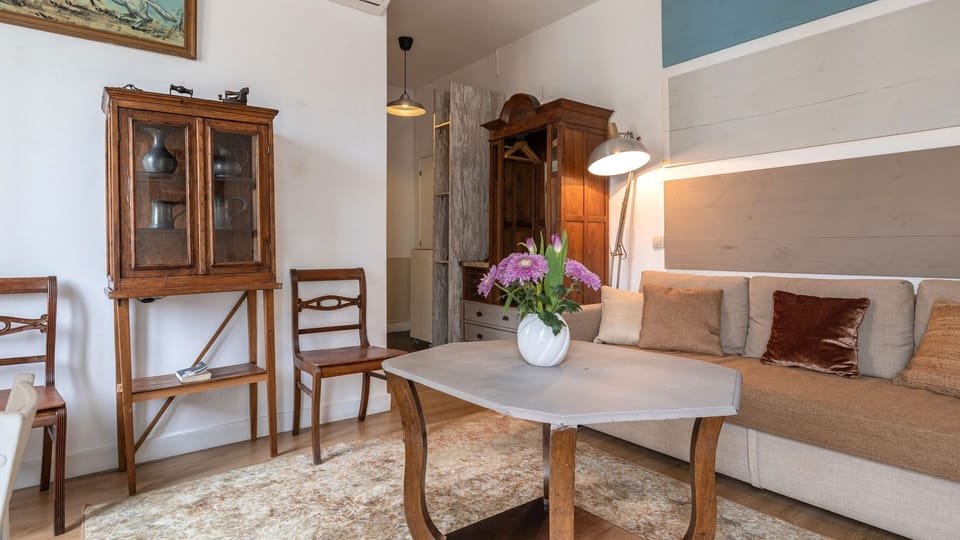 Located near the river and some important museums like the MAAT, this apartment has everything to make your stay a delight #bedroom #relax #lisbon #pt #portugal
