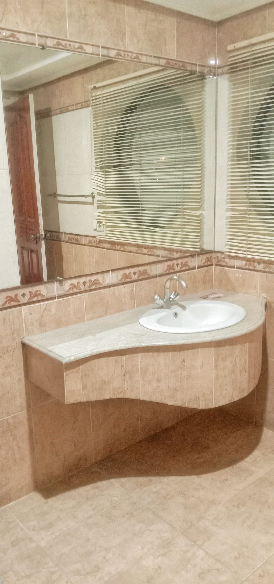 Deluxe Room Bathroom 