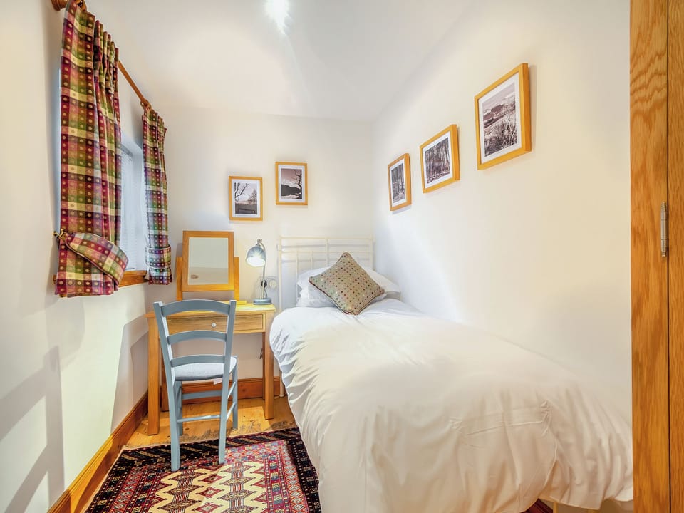 Single bedroom | The Holly Trees- The Holly Tree Cottage - The Holly Trees, Kilmun, near Dunoon