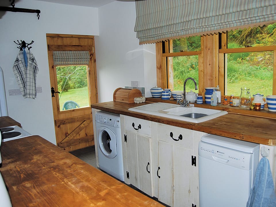 Shore Cottage kitchen | Shore Cottage, Nr. Tarbert
