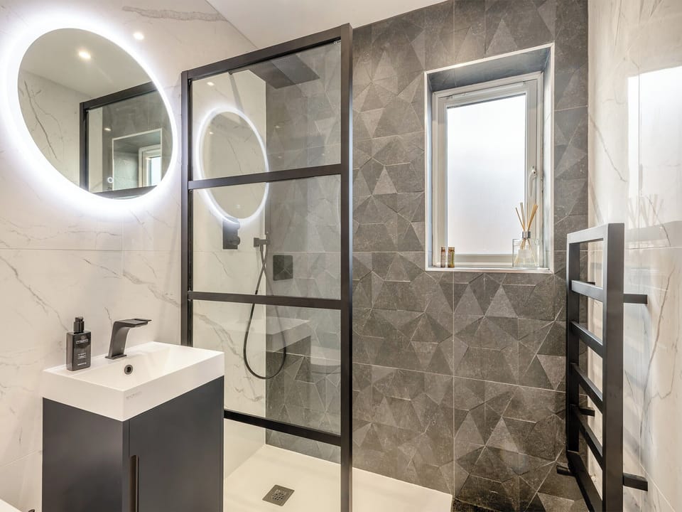En-suite | High Garden, Burgh Castle