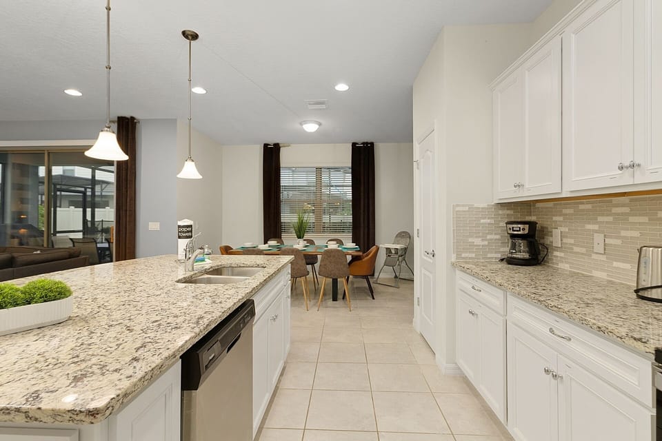 Plenty of counter space - Disney Emerald