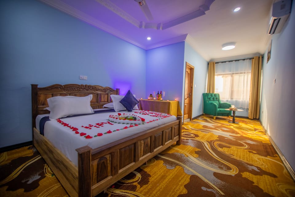 Executive Room | Desk, laptop workspace, WiFi (free), individually furnished